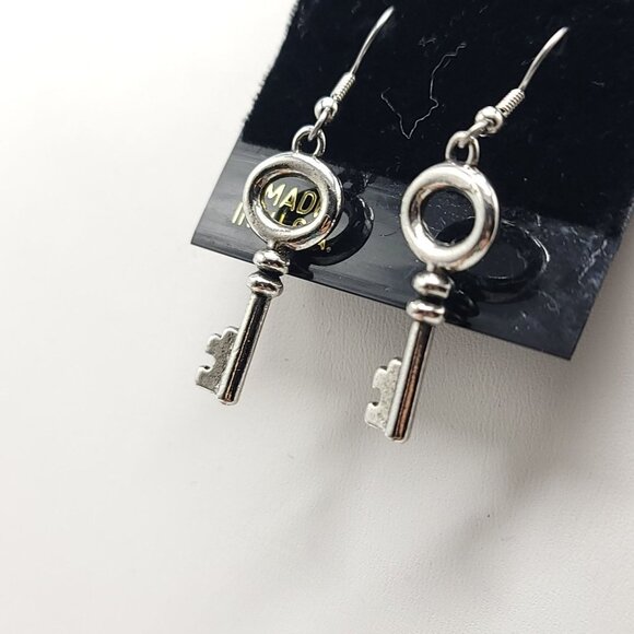 Giovanni Harry Potter Silver Tone Old Fashion Key Dangle Earrings Halloween - Picture 2 of 4